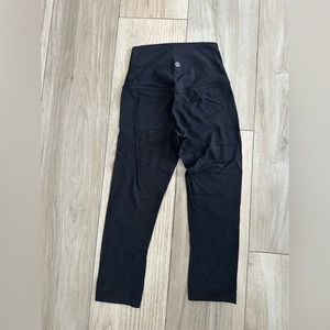 Lululemon Cropped Capri Leggings